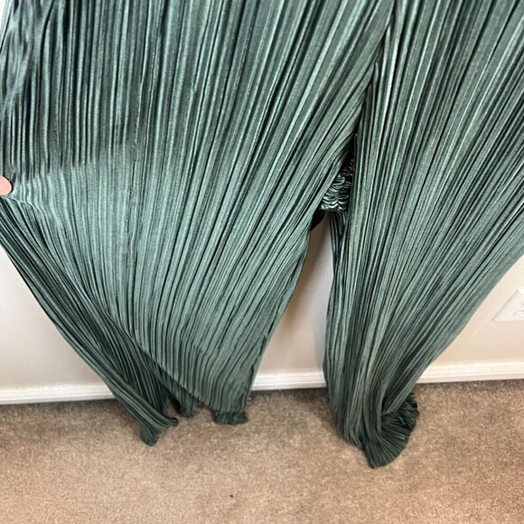 Showpo Armida Jumpsuit Size 12 Plunge Neckline Wide Leg Plisse Event Party Green - Picture 9 of 13